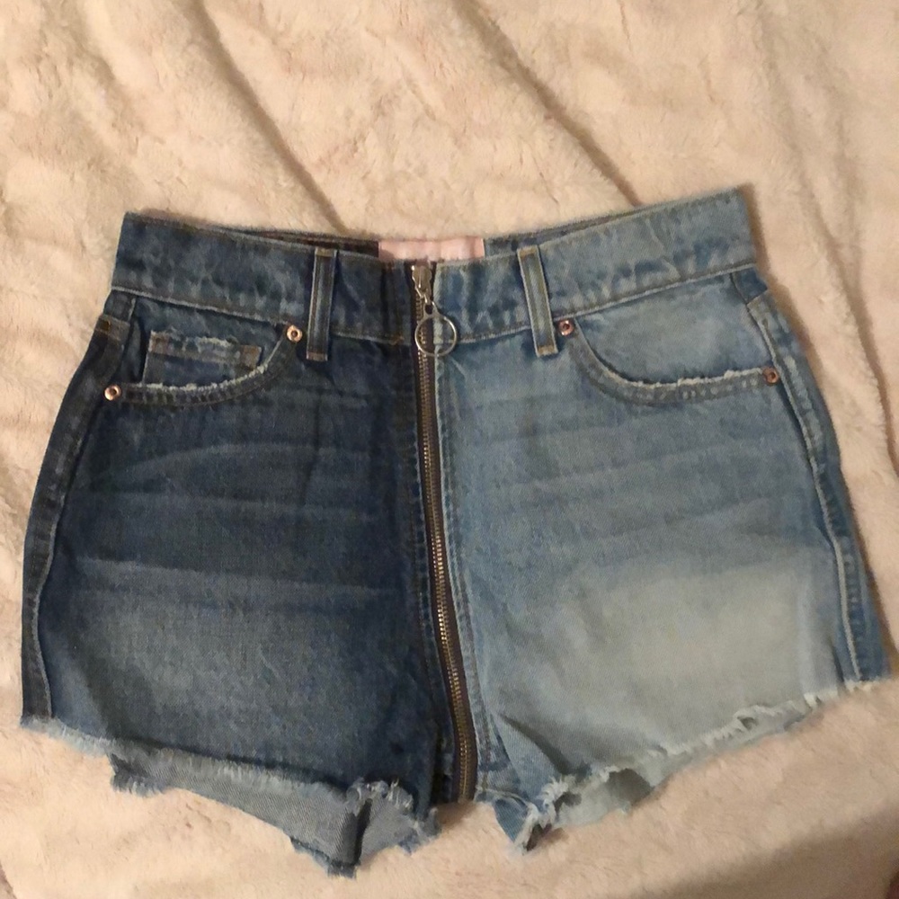 Revice zipper shorts